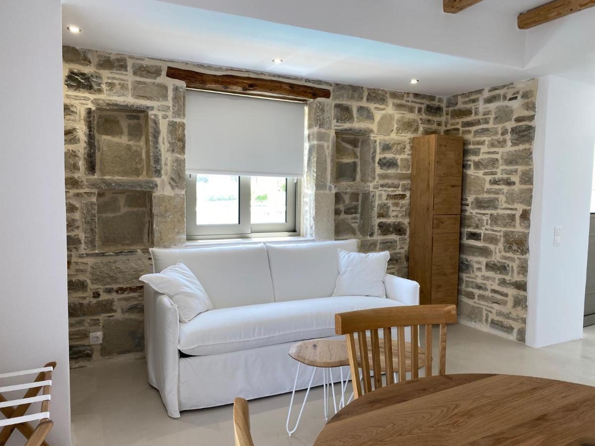 Laini Luxury Suites Pombia Екстериор снимка