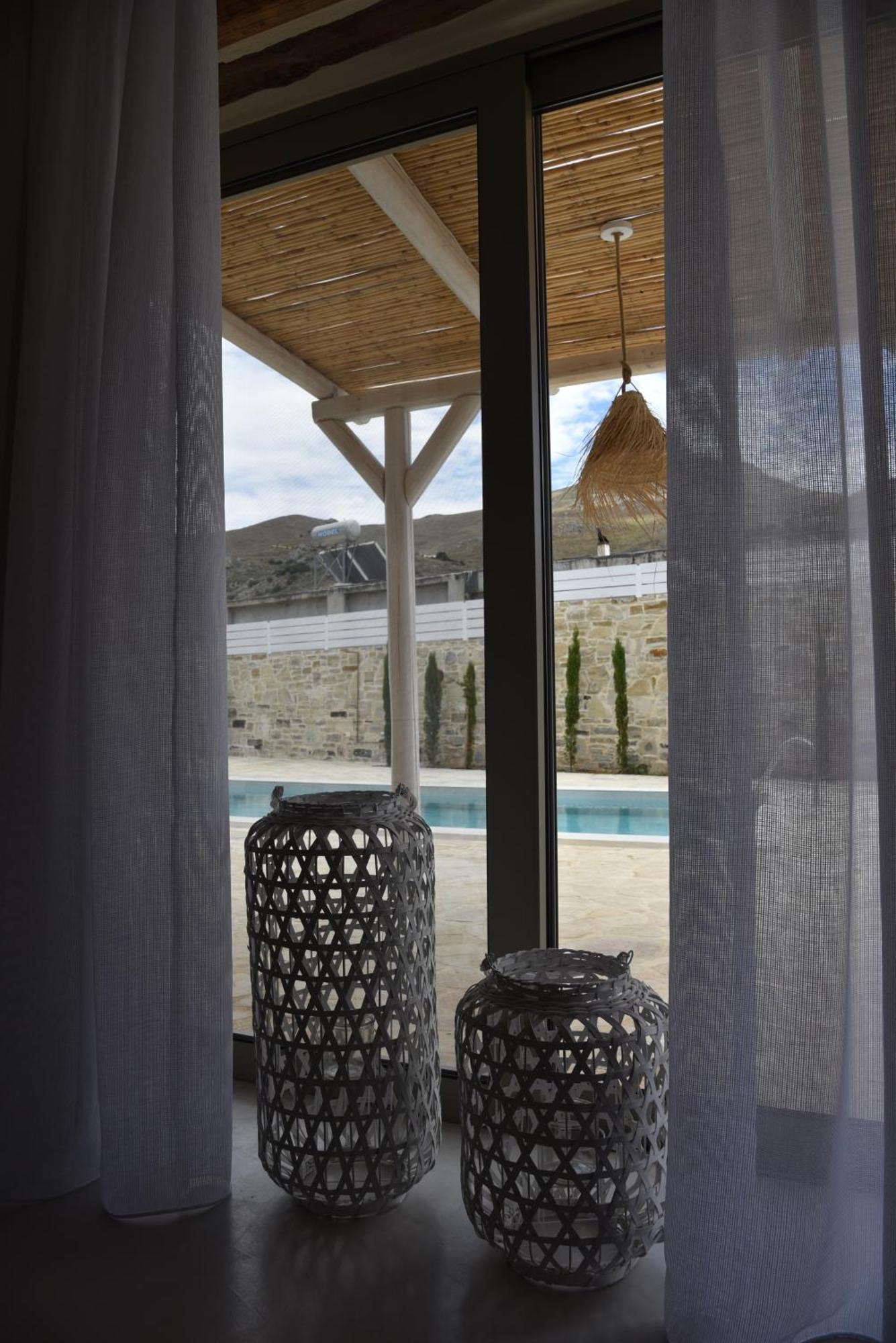 Laini Luxury Suites Pombia Екстериор снимка