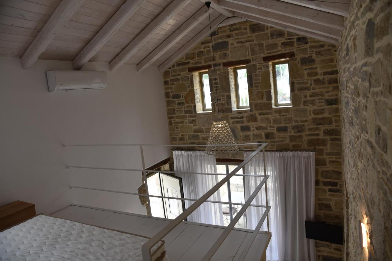 Laini Luxury Suites Pombia Екстериор снимка