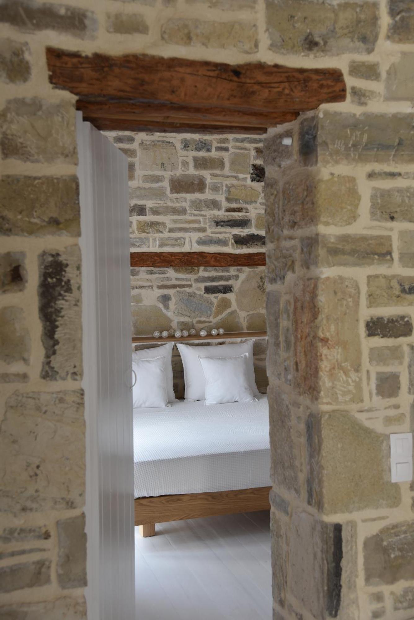 Laini Luxury Suites Pombia Екстериор снимка